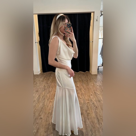 100% silk sheath dress. - Picture 2 of 5